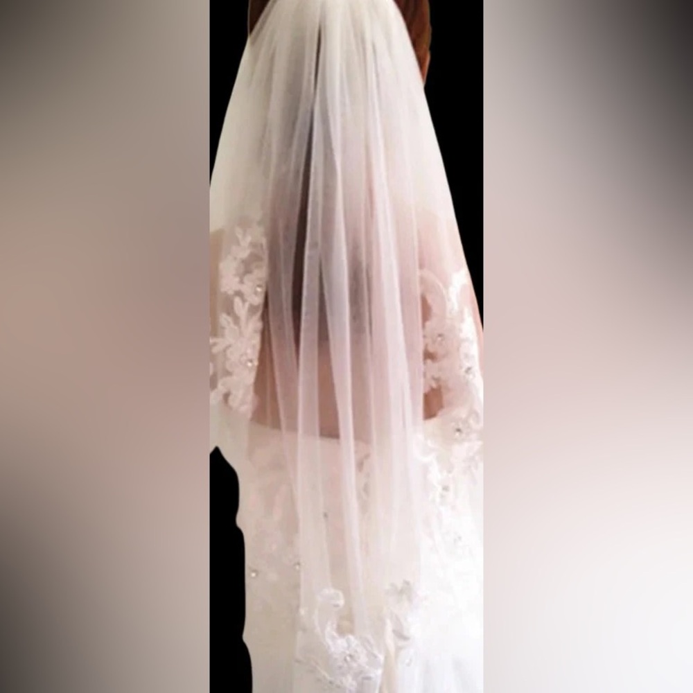 Elegant White Lace Bridal Veil
